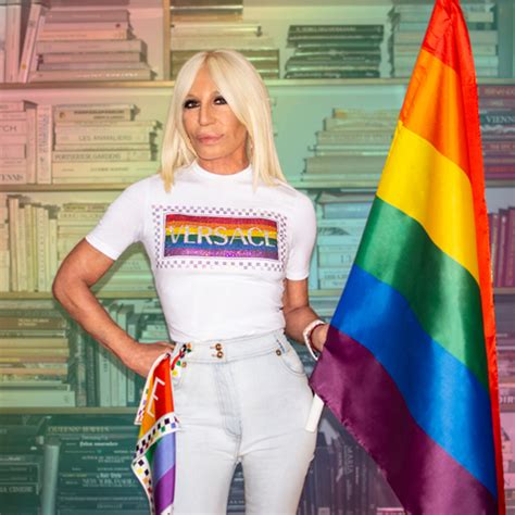 Donatella Versace é nomeada embaixadora de movimento LGBT 